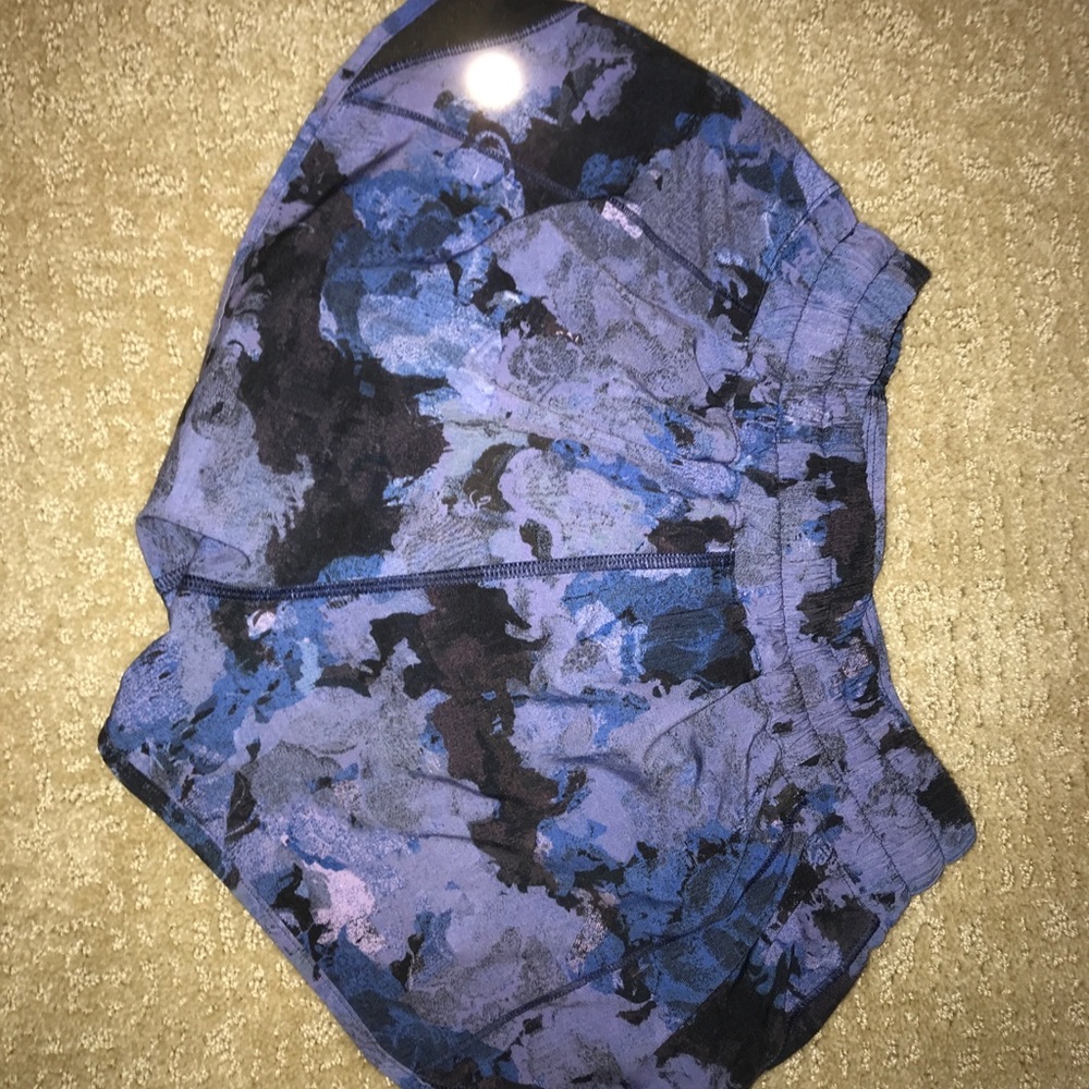 Lululemon Hotty Hot Shorts - 2.5” - Like New